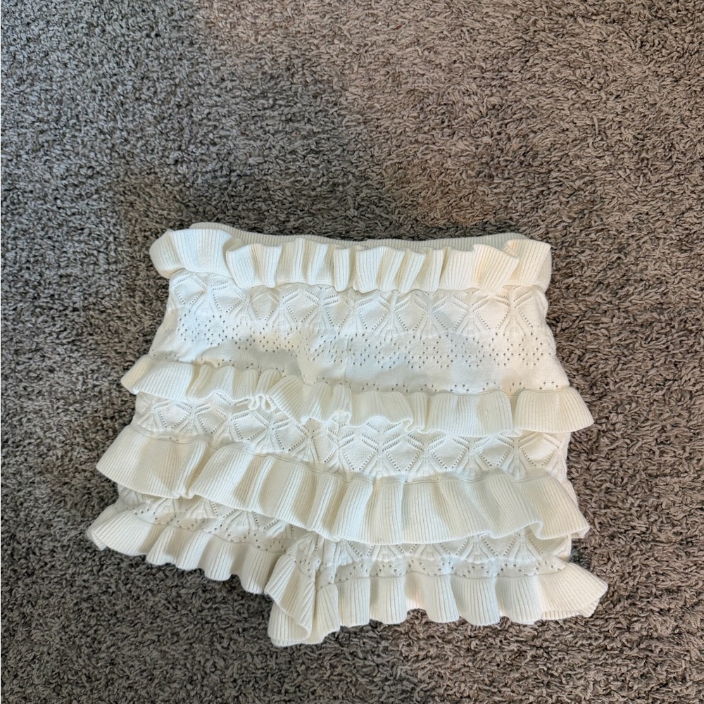 Cream Ruffled mini Shorts - Picture 2 of 3